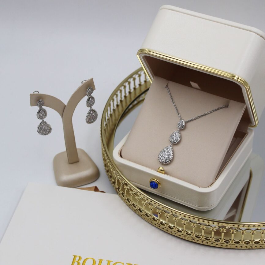 Boucheron Serpent Bohème Diamond Pendant Necklace and Matching Drop Earrings Suite