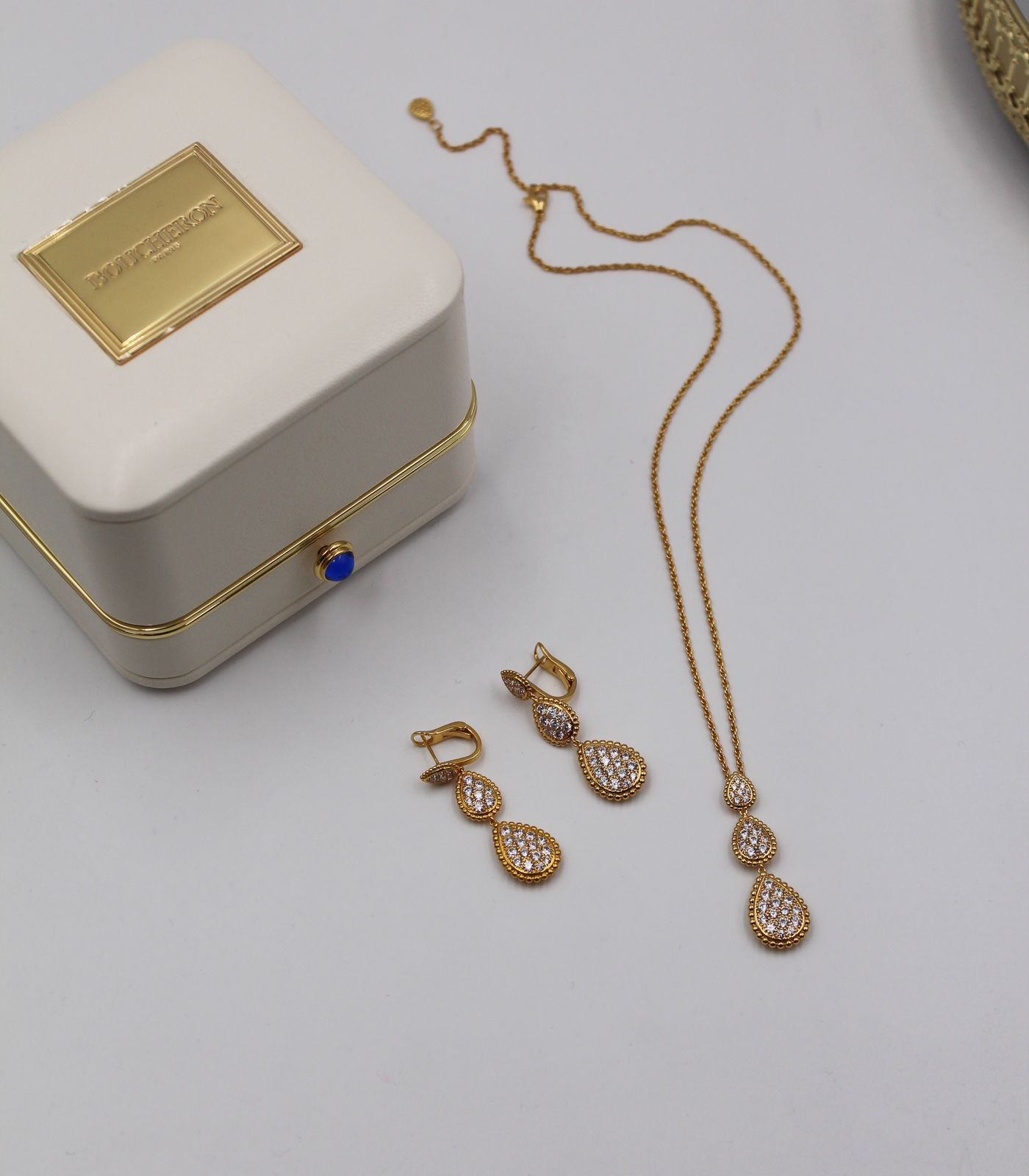 Boucheron Serpent Bohème Diamond and Yellow Gold Pendant Necklace and Earring Suite