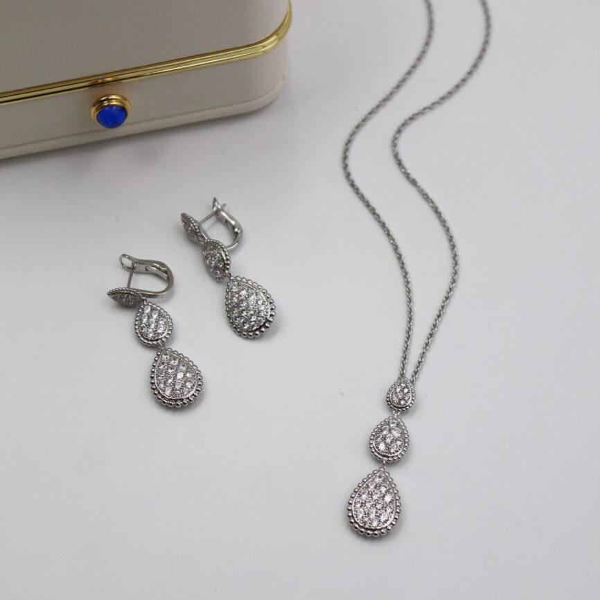 Serpent Bohème Diamond Pavé Drop Suite