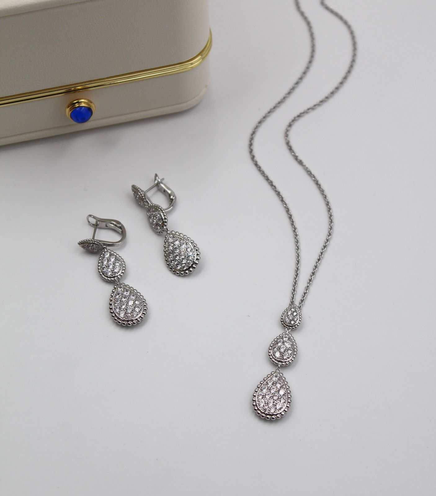 Serpent Bohème Diamond Pavé Drop Suite