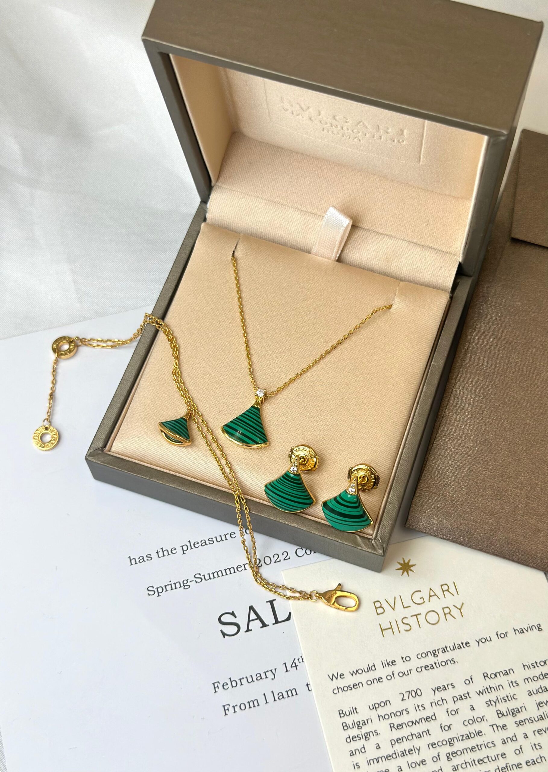 Bulgari Divas' Dream Malachite and Diamond Pendant Necklace and Earrings Set in 18K Yellow Gold