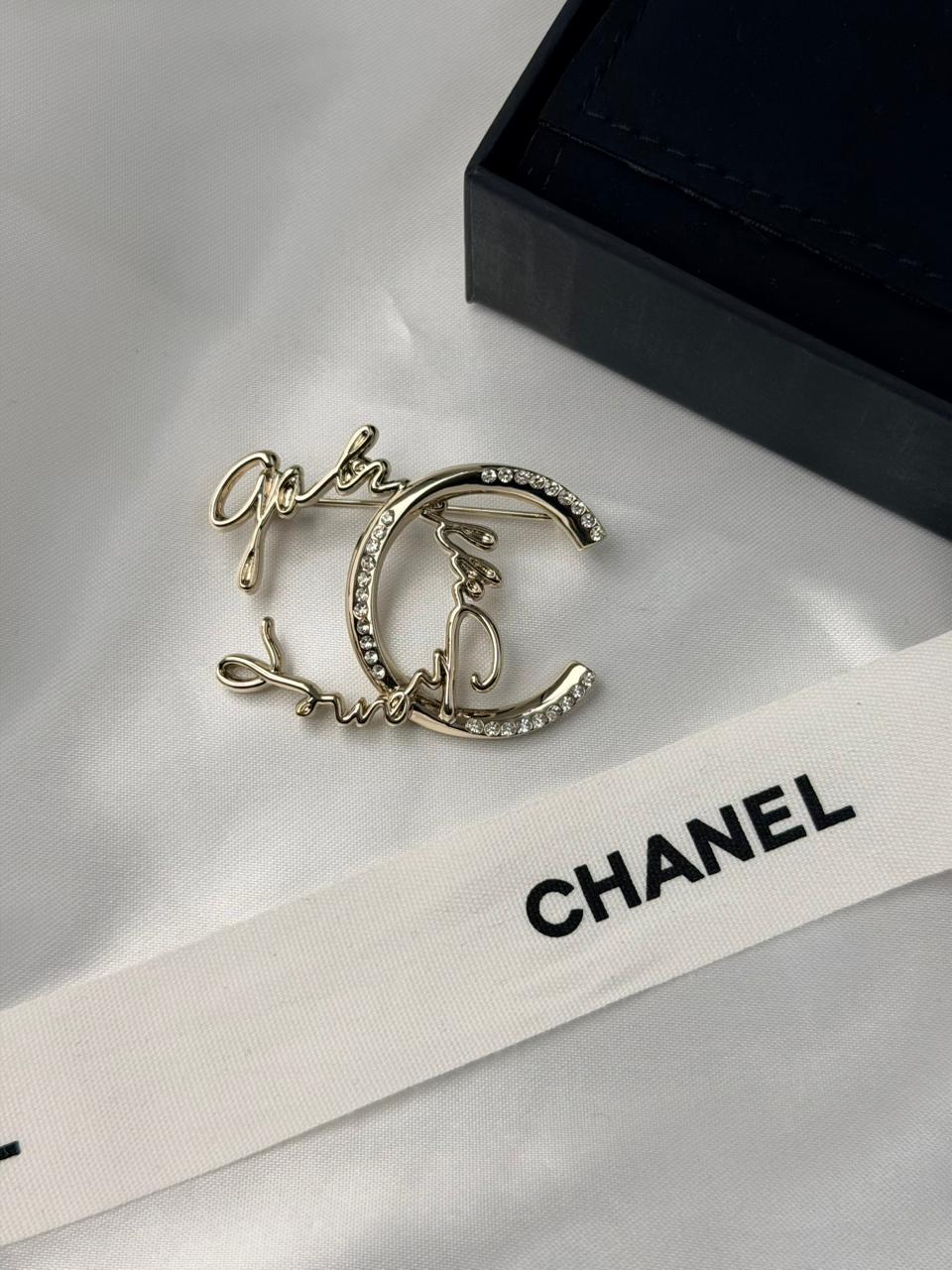 Chanel Signature Script Interlocking CC Crystal Brooch in Polished Gold-Tone Metal