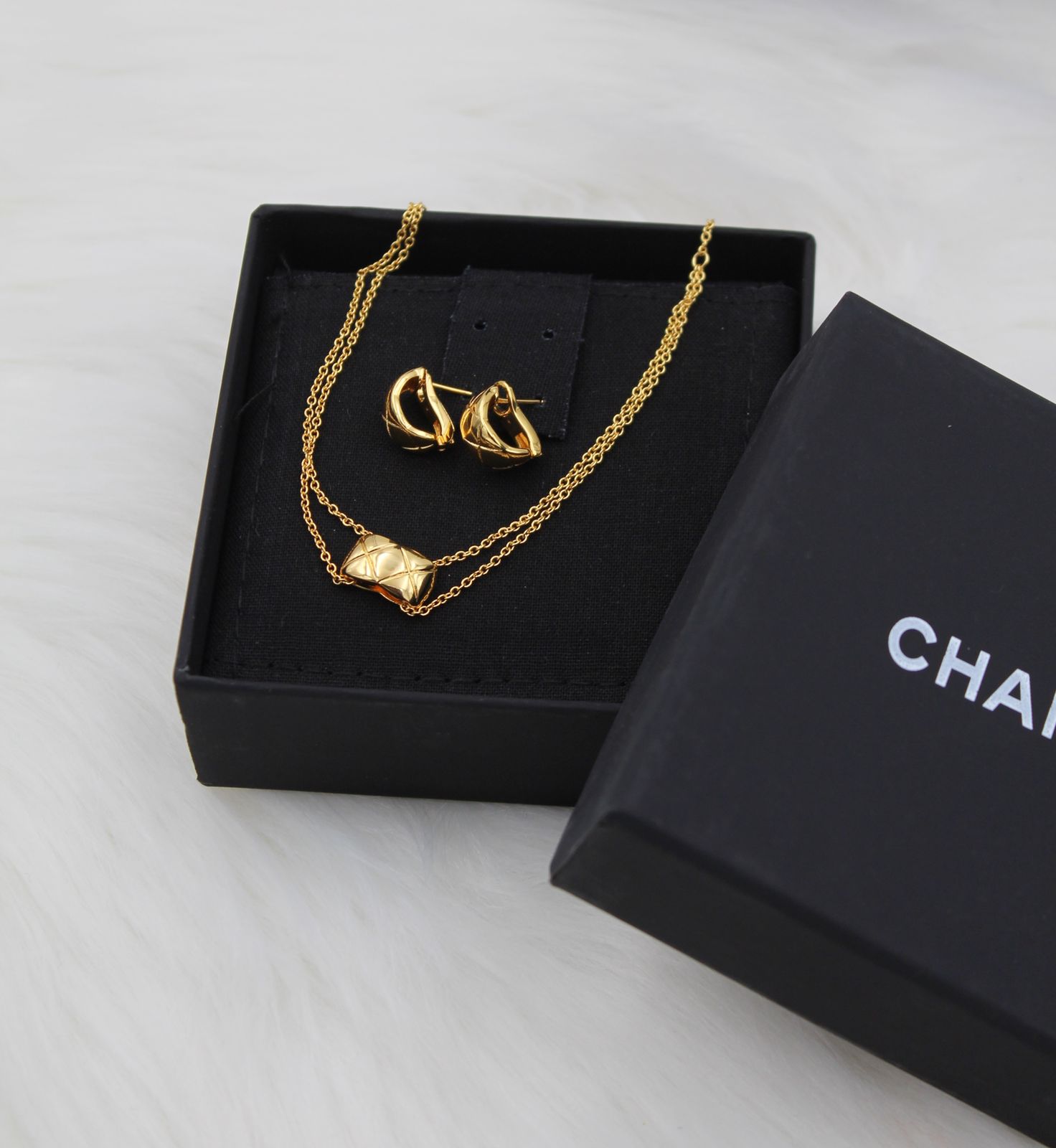 CHANEL Quilted Motif Gold-Tone Pendant Necklace and Earring Set