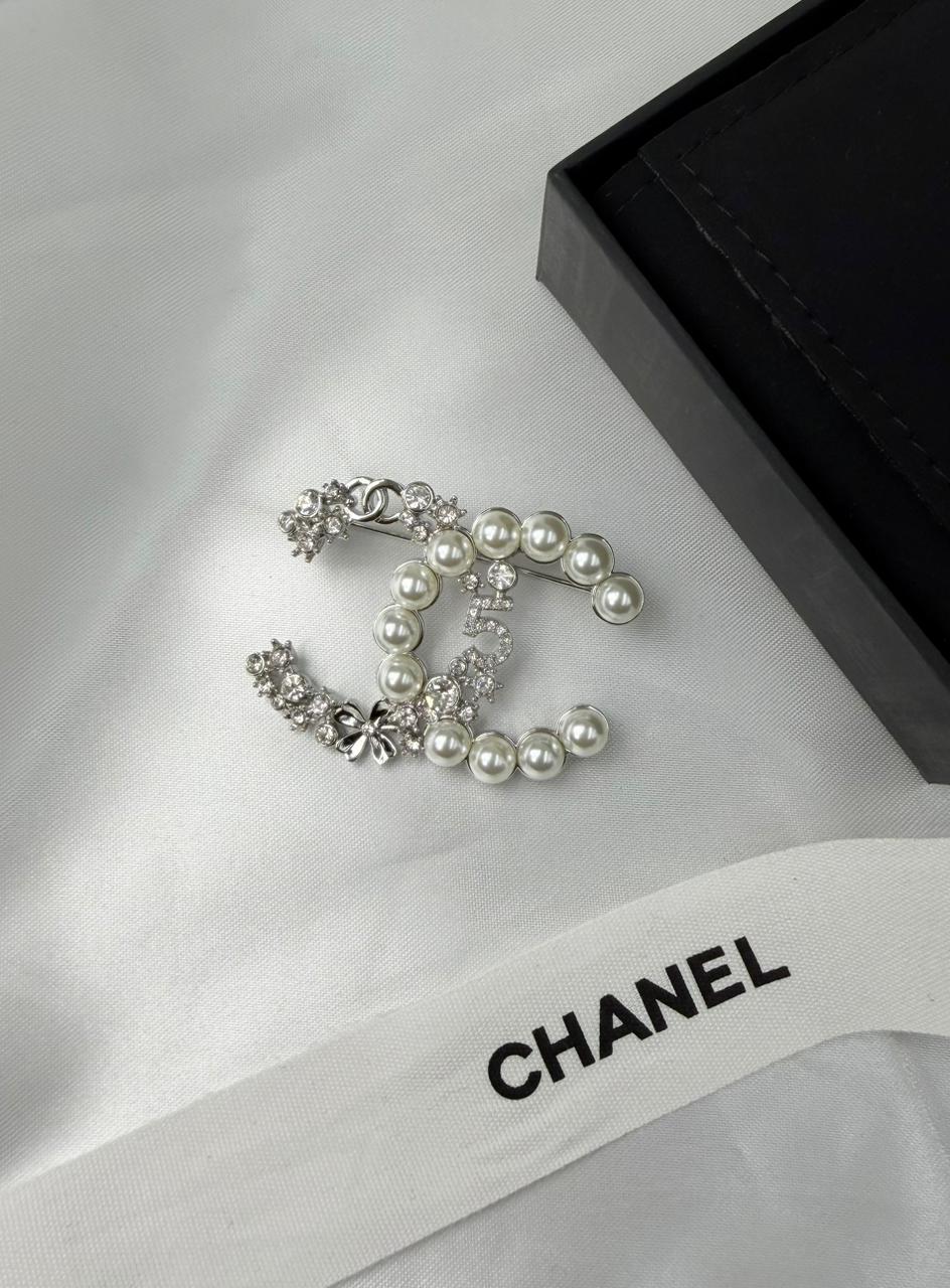 Chanel Haute Joaillerie Pavé Crystal and Pearl Interlocking CC Brooch