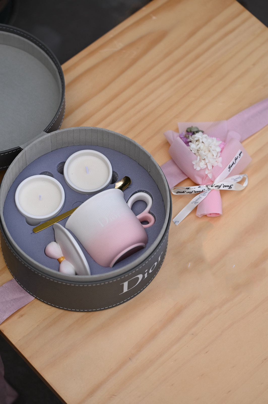 Signature Ombré Ceramic Mug & Golden Spoon Gift Set