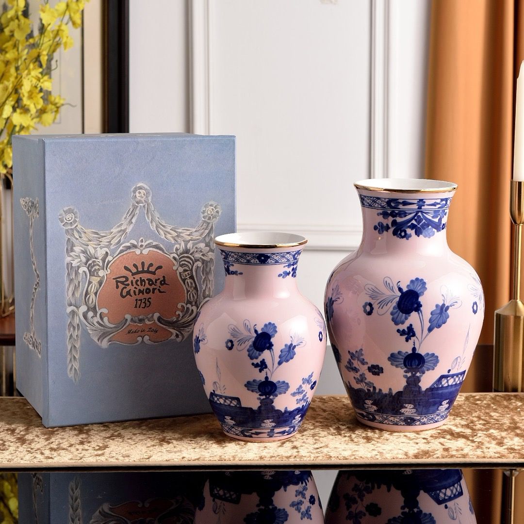 Richard Ginori 1735 Artisan Porcelain Vase Duo