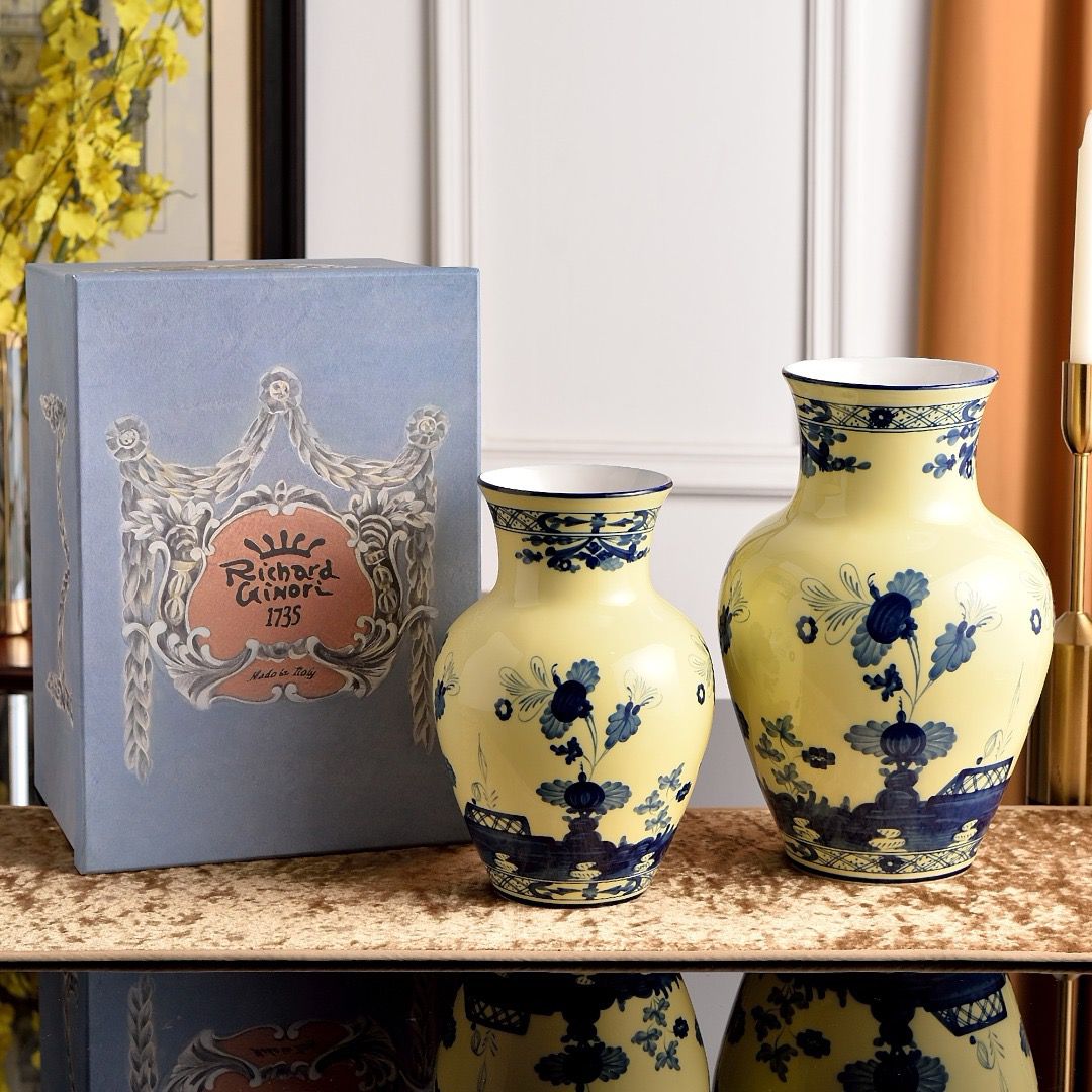 Richard Ginori 1735 Artisanal Porcelain Vase Duo