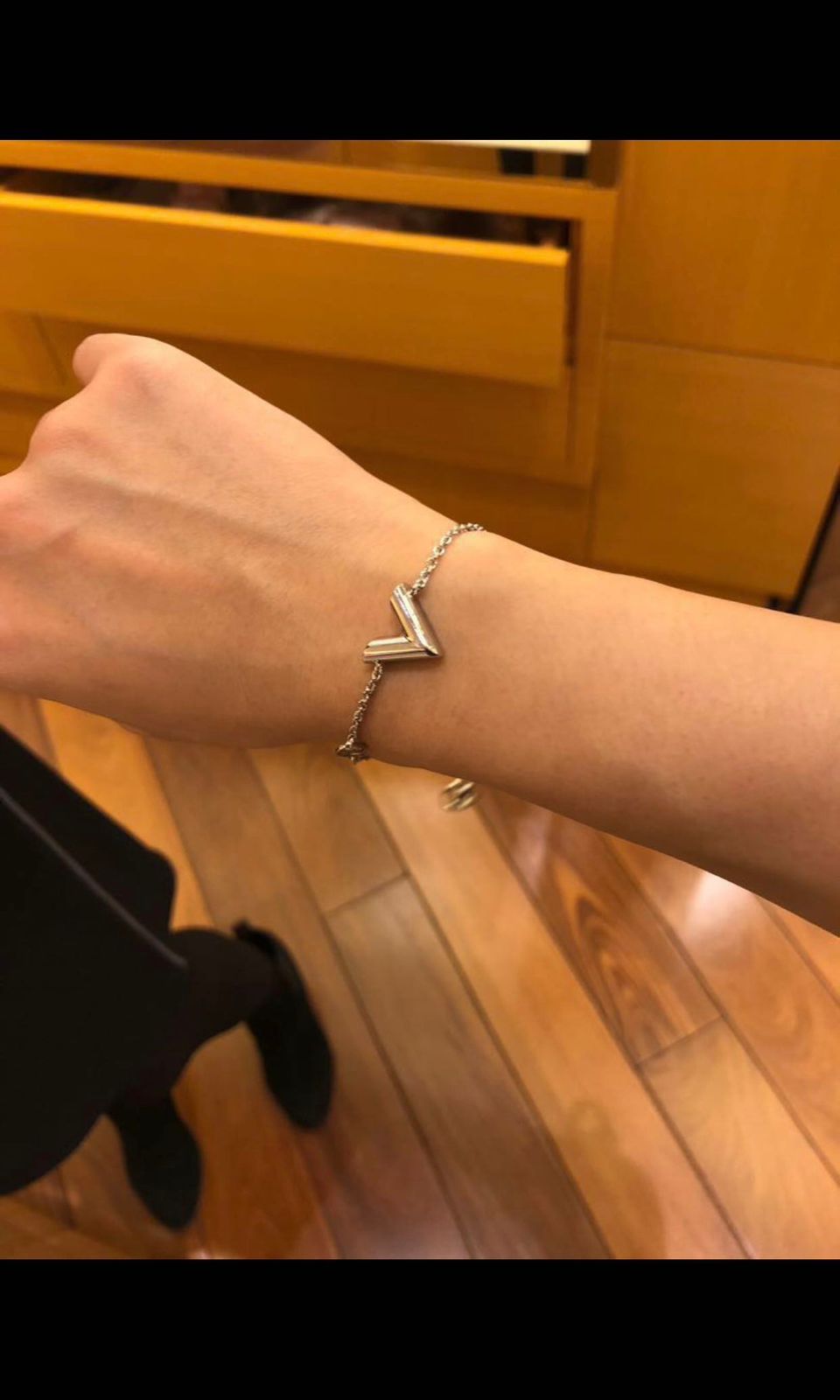 Essential V Silver-Tone Link Bracelet