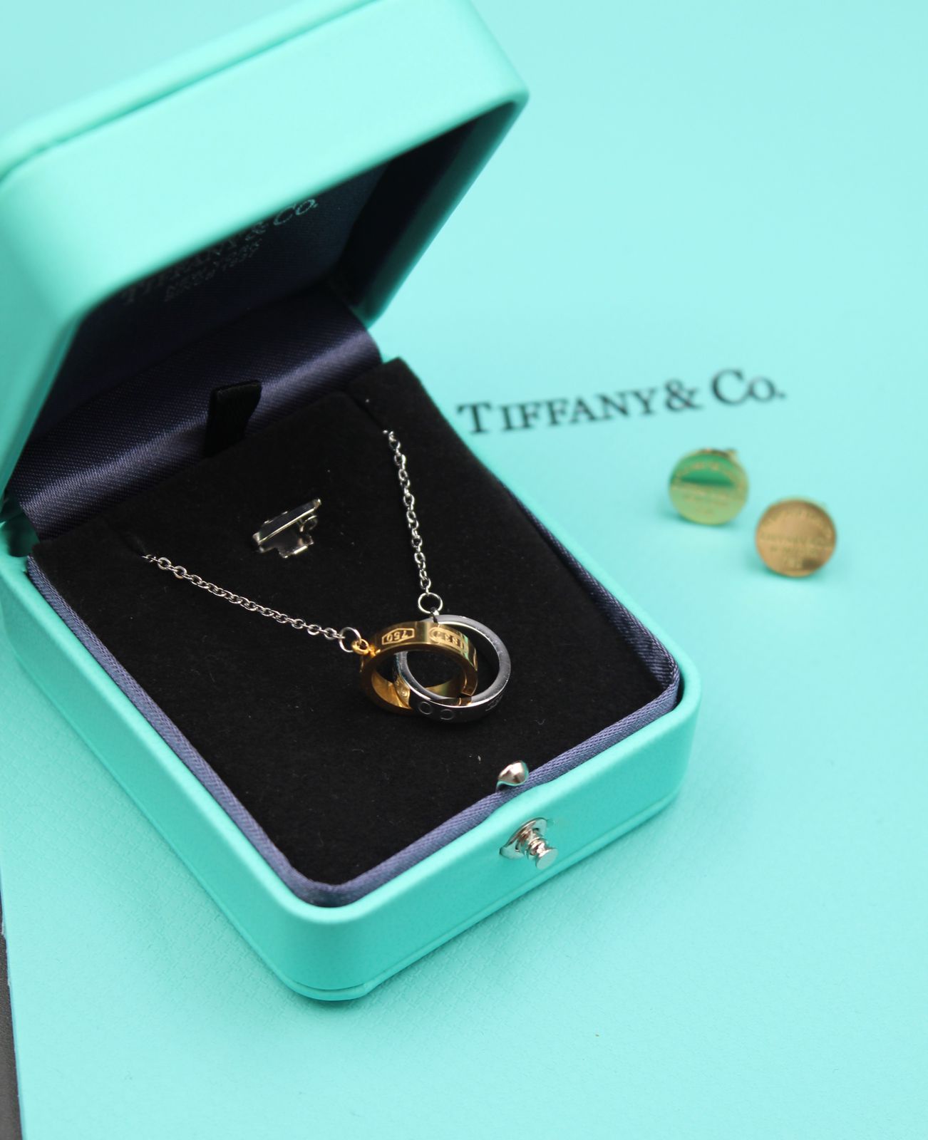 Tiffany & Co. Interlocking Two-Tone Circle Pendant Necklace & Earring Set