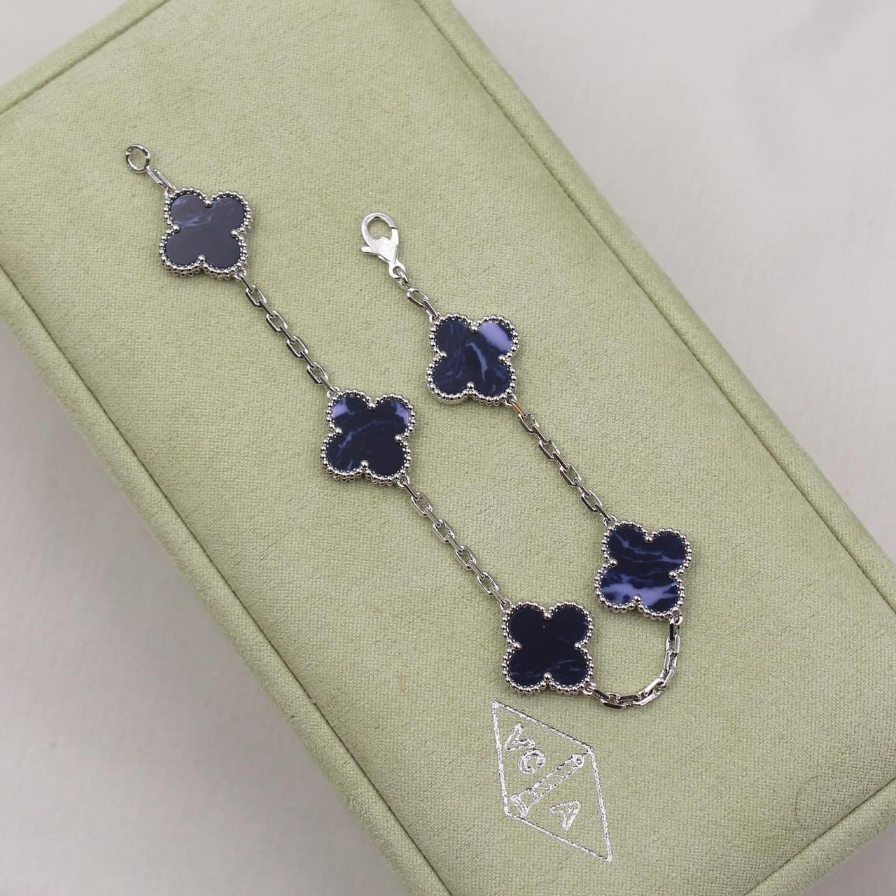 18K White Gold & Midnight Blue Marbled Agate 5-Motif Clover Bracelet