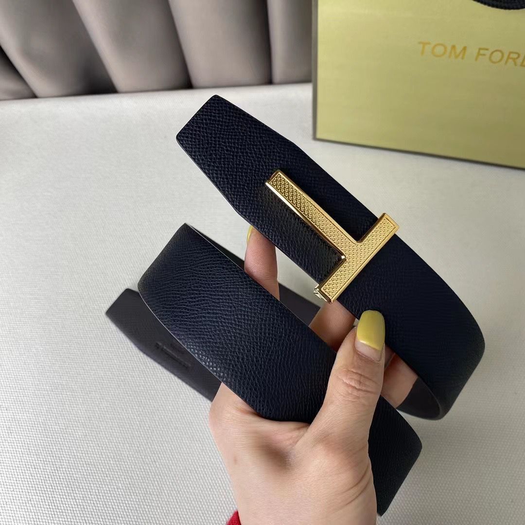 Tom Ford T-Buckle Grain Leather Belt in Midnight Navy