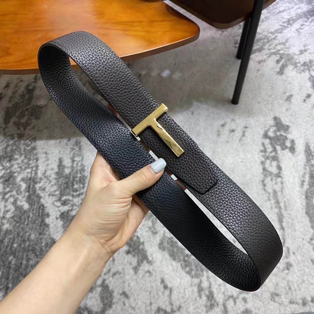 Signature T-Buckle Grained Leather Belt