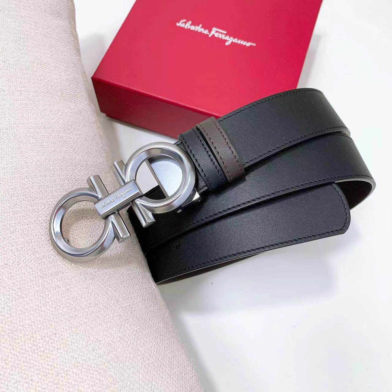 Salvatore Ferragamo Gancini Reversible Leather Belt in Silver-Tone